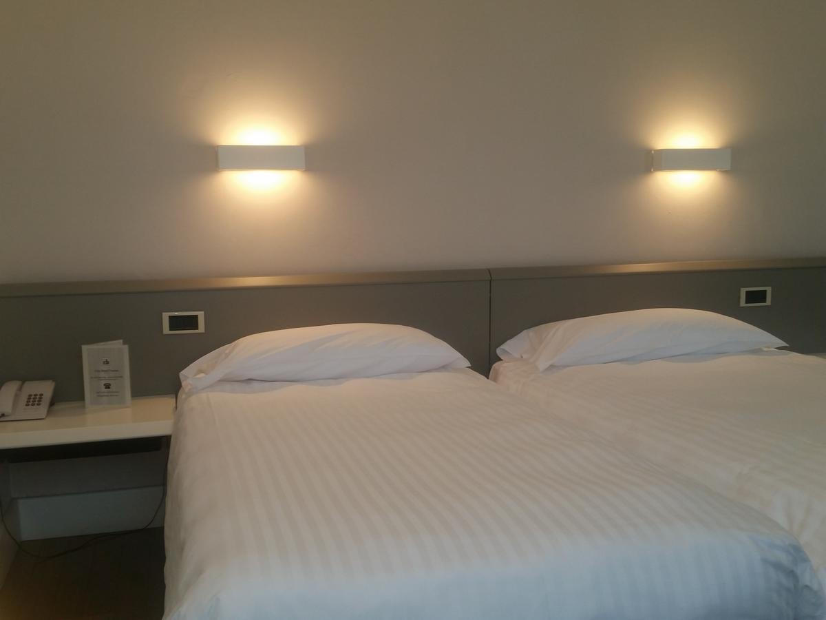 City Hotel Varese Luaran gambar