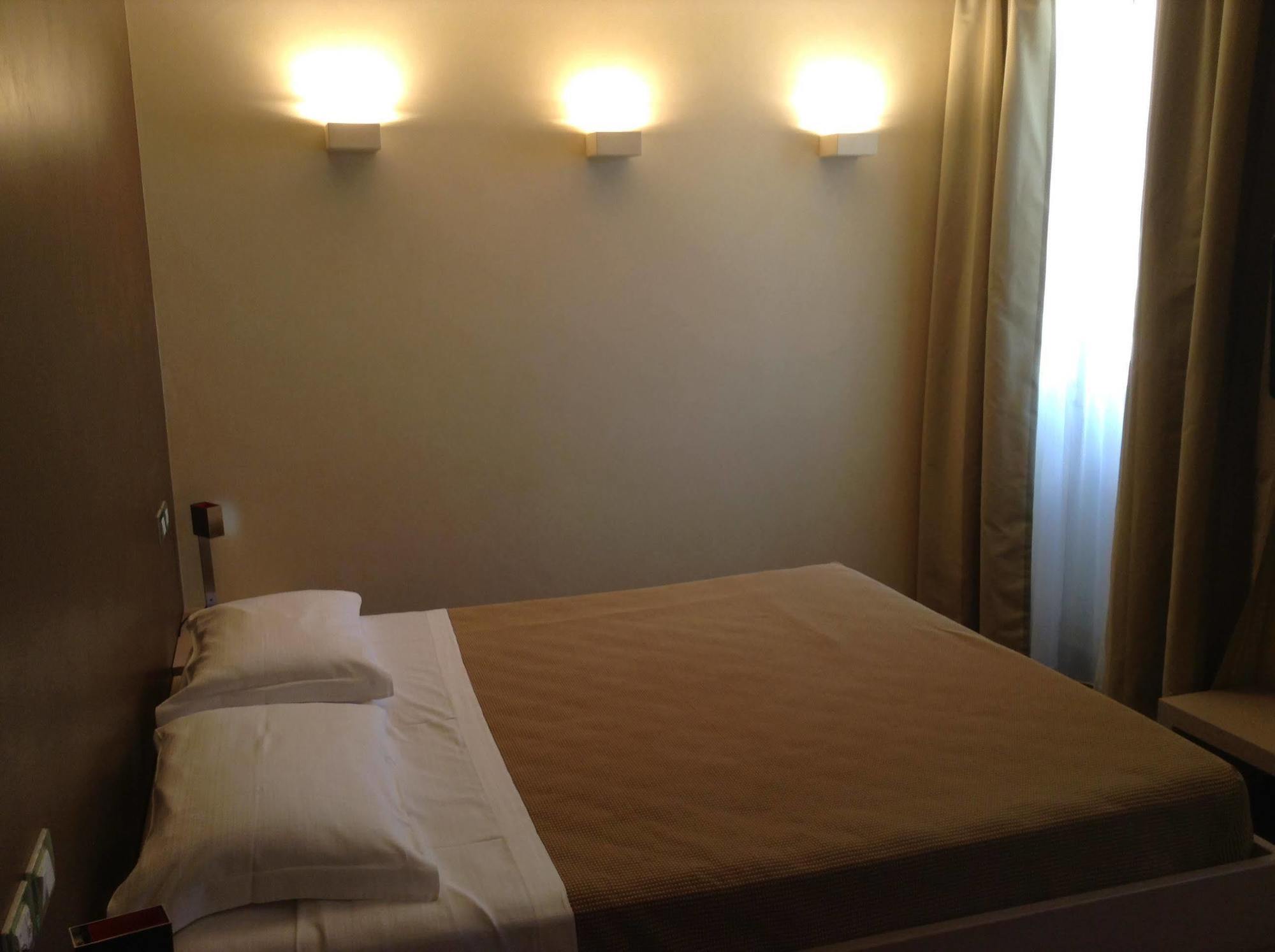 City Hotel Varese Luaran gambar