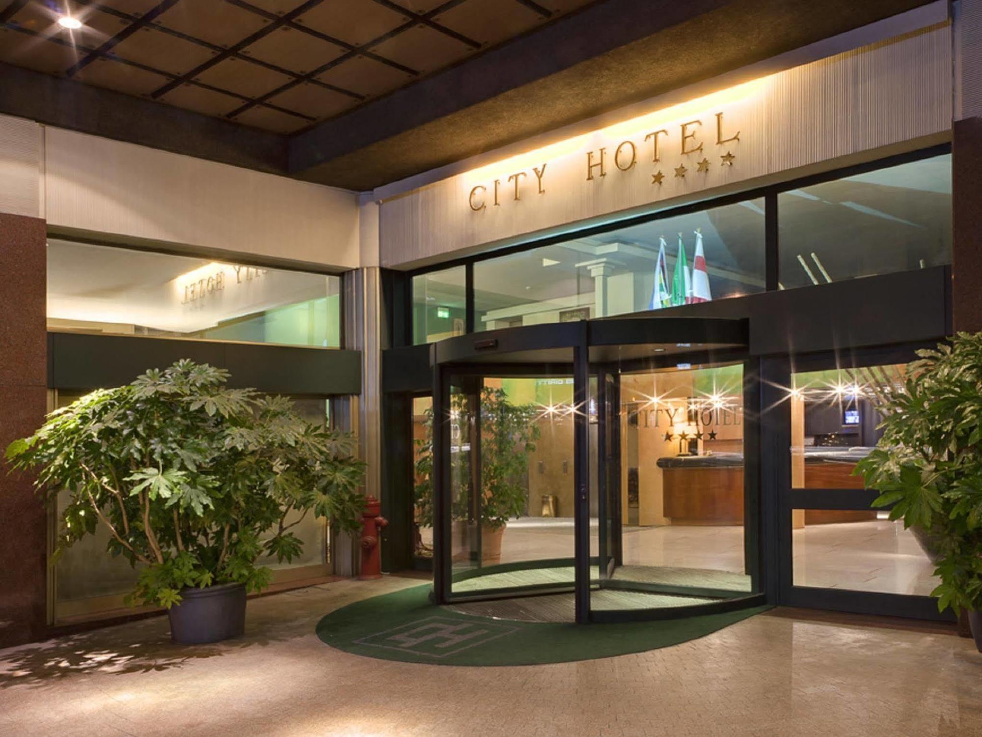 City Hotel Varese Luaran gambar